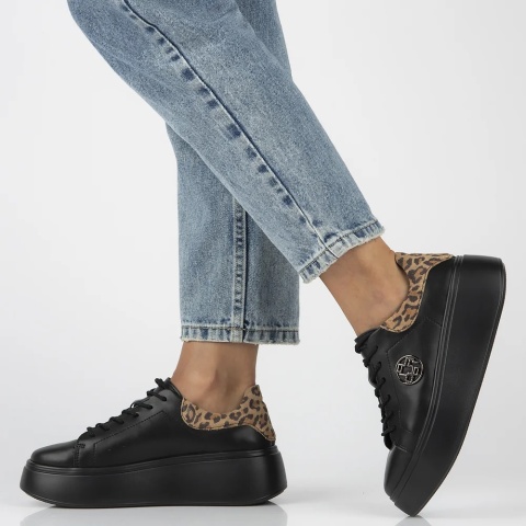 Skórzane sneakersy damskie na platformie Filippo DP6058/24 BK LEO czarny