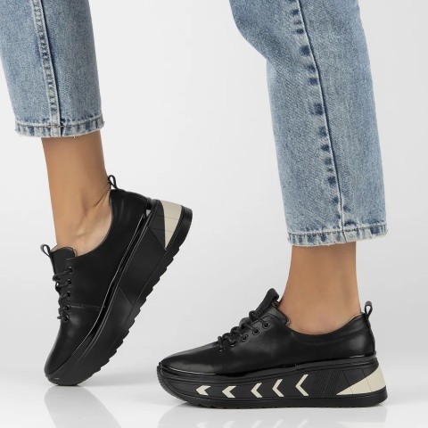 Skórzane sneakersy damskie na platformie Filippo DP6427/25 BK czarny