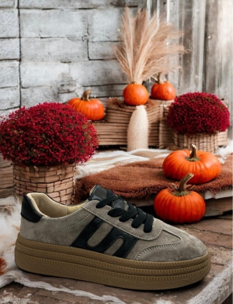 Skórzane sneakersy damskie na platformie Filippo DP7114/25 TP