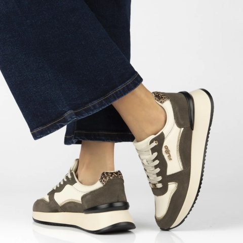 Skórzane sneakersy damskie na platformie Filippo DP7103/25 WH BR biały