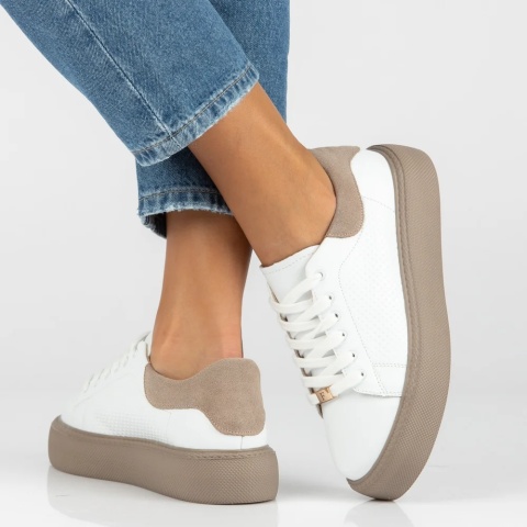 Skórzane sneakersy damskie na platformie Filippo D7502/26 WH biały
