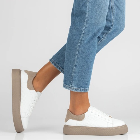 Skórzane sneakersy damskie na platformie Filippo D7502/26 WH biały