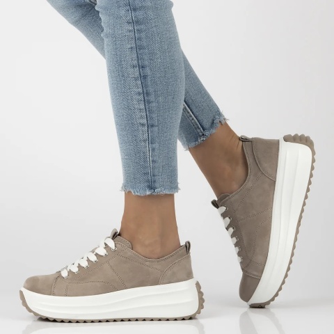 Skórzane sneakersy damskie na platformie Filippo DP6795/26 BE beż