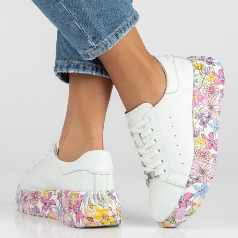 Skórzane sneakersy damskie na platformie Filippo DP7507/26 WH MLT biały