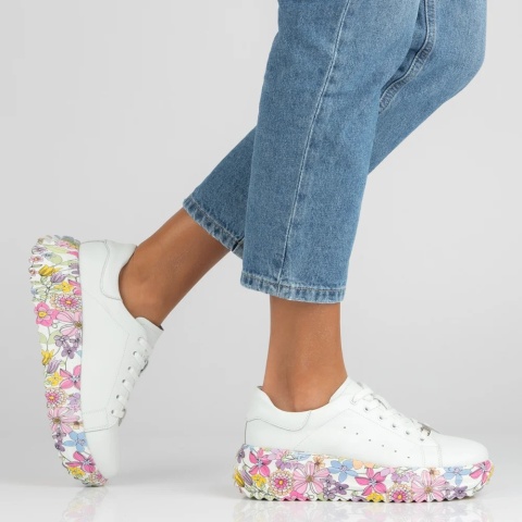 Skórzane sneakersy damskie na platformie Filippo DP7507/26 WH MLT biały