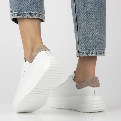 Skórzane sneakersy damskie na platformie Filippo DP6739/26 WH BE biały