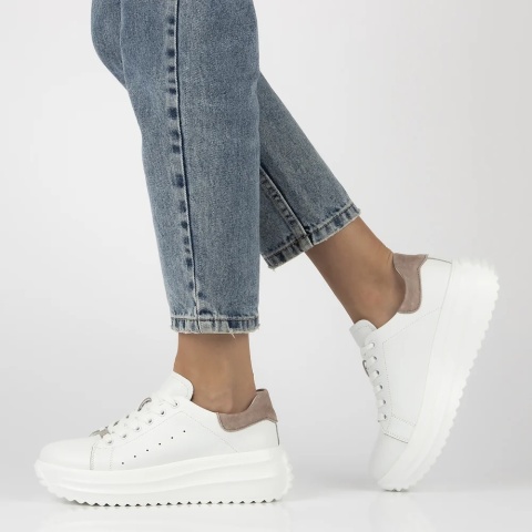Skórzane sneakersy damskie na platformie Filippo DP6739/26 WH BE biały
