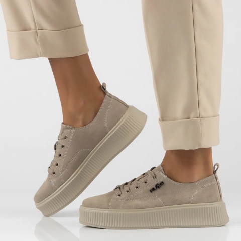 Skórzane sneakersy damskie na platformie Filippo DP6122/26 TP beż