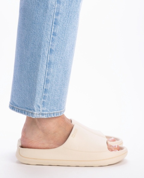 Klapki damskie Big Star NN274A040 beż