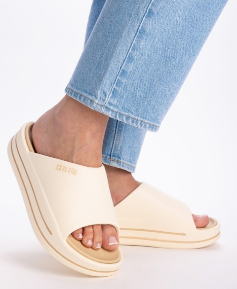 Klapki damskie na platformie Big Star NN274A034 beż