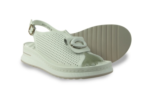 Skórzane sandały na platformie Evento 26SD17-9759 biały