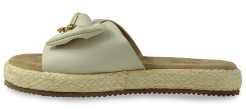 Klapki damskie na platformie Evento 25SD42-8957 biały