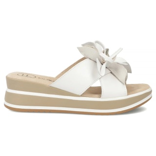 Skórzane klapki Filippo DK7636/26 WH biały