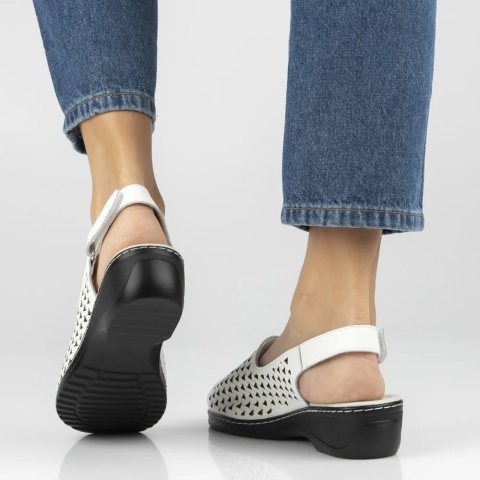 Skórzane sandały damskie Filippo DS7763/26 WH bały