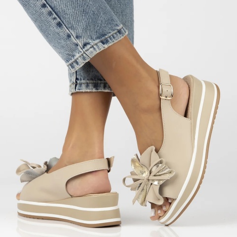 Skórzane sandały na platformie Filippo DS7045/25 BE beż