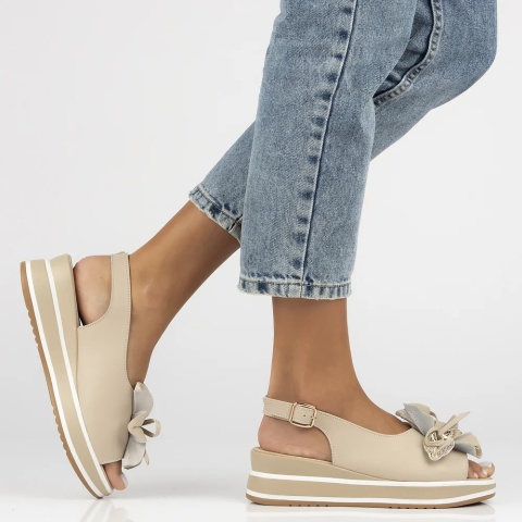 Skórzane sandały na platformie Filippo DS7045/25 BE beż