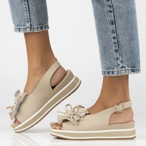 Skórzane sandały na platformie Filippo DS7045/25 BE beż