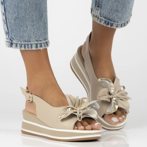 Skórzane sandały na platformie Filippo DS7045/25 BE beż