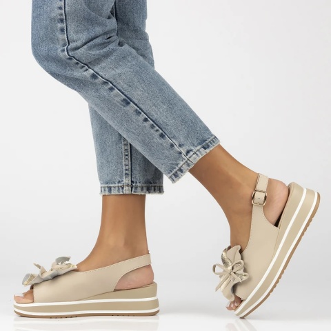 Skórzane sandały na platformie Filippo DS7045/25 BE beż