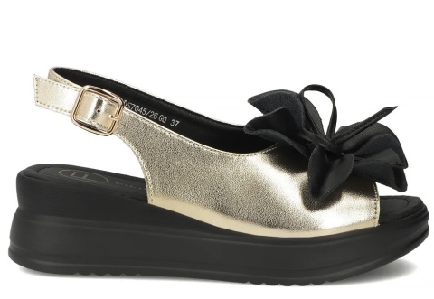 Skórzane sandały na platformie Filippo DS7045/25 GO złoty