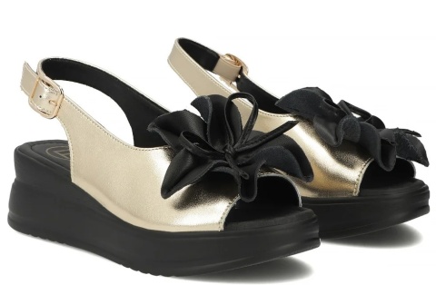 Skórzane sandały na platformie Filippo DS7045/25 GO złoty