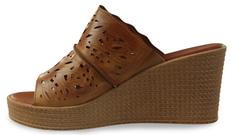 Klapki damskie Evento 26SD35-118 camel