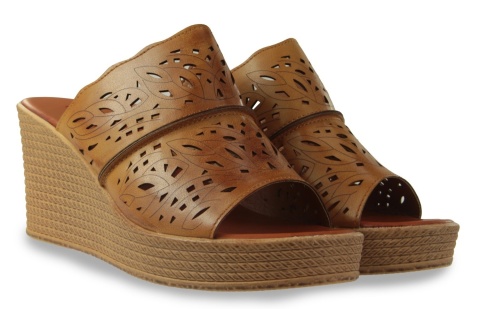 Klapki damskie Evento 26SD35-118 camel