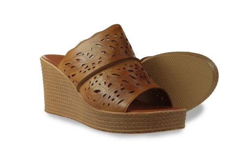 Klapki damskie Evento 26SD35-118 camel