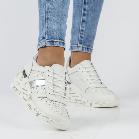Skórzane sneakersy damskie na platformie Filippo DP3550/22 WH białe Skórzane sneakersy damskie na platformie Filippo DP3550/22 WH białe