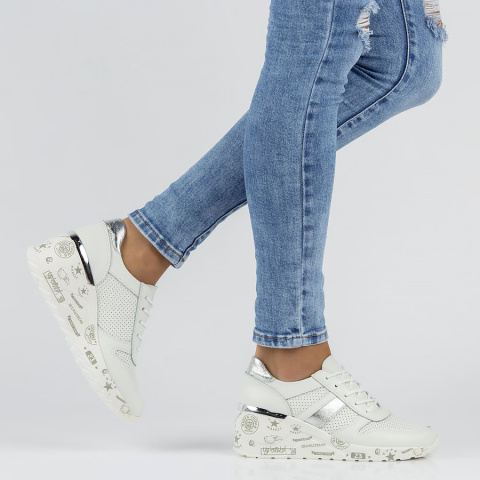 Skórzane sneakersy damskie na platformie Filippo DP3550/22 WH białe Skórzane sneakersy damskie na platformie Filippo DP3550/22 WH białe