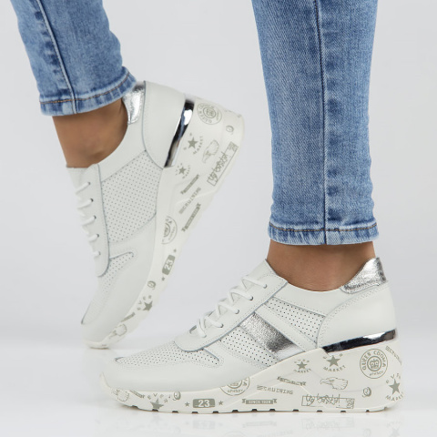 Skórzane sneakersy damskie na platformie Filippo DP3550/22 WH białe Skórzane sneakersy damskie na platformie Filippo DP3550/22 WH białe