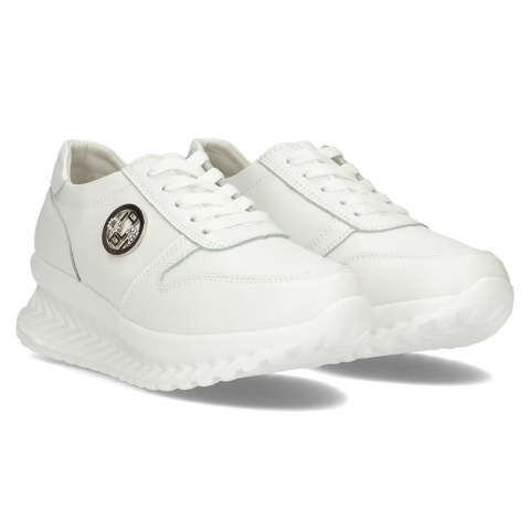 Skórzane sneakersy damskie na platformie Filippo DP3547/23 WH Skórzane sneakersy damskie na platformie Filippo DP3547/23 WH