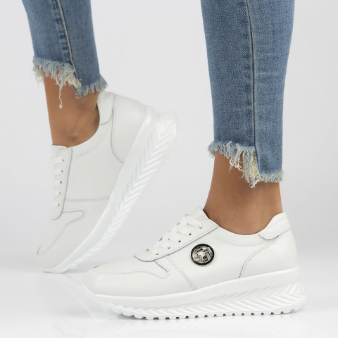 Skórzane sneakersy damskie na platformie Filippo DP3547/23 WH Skórzane sneakersy damskie na platformie Filippo DP3547/23 WH