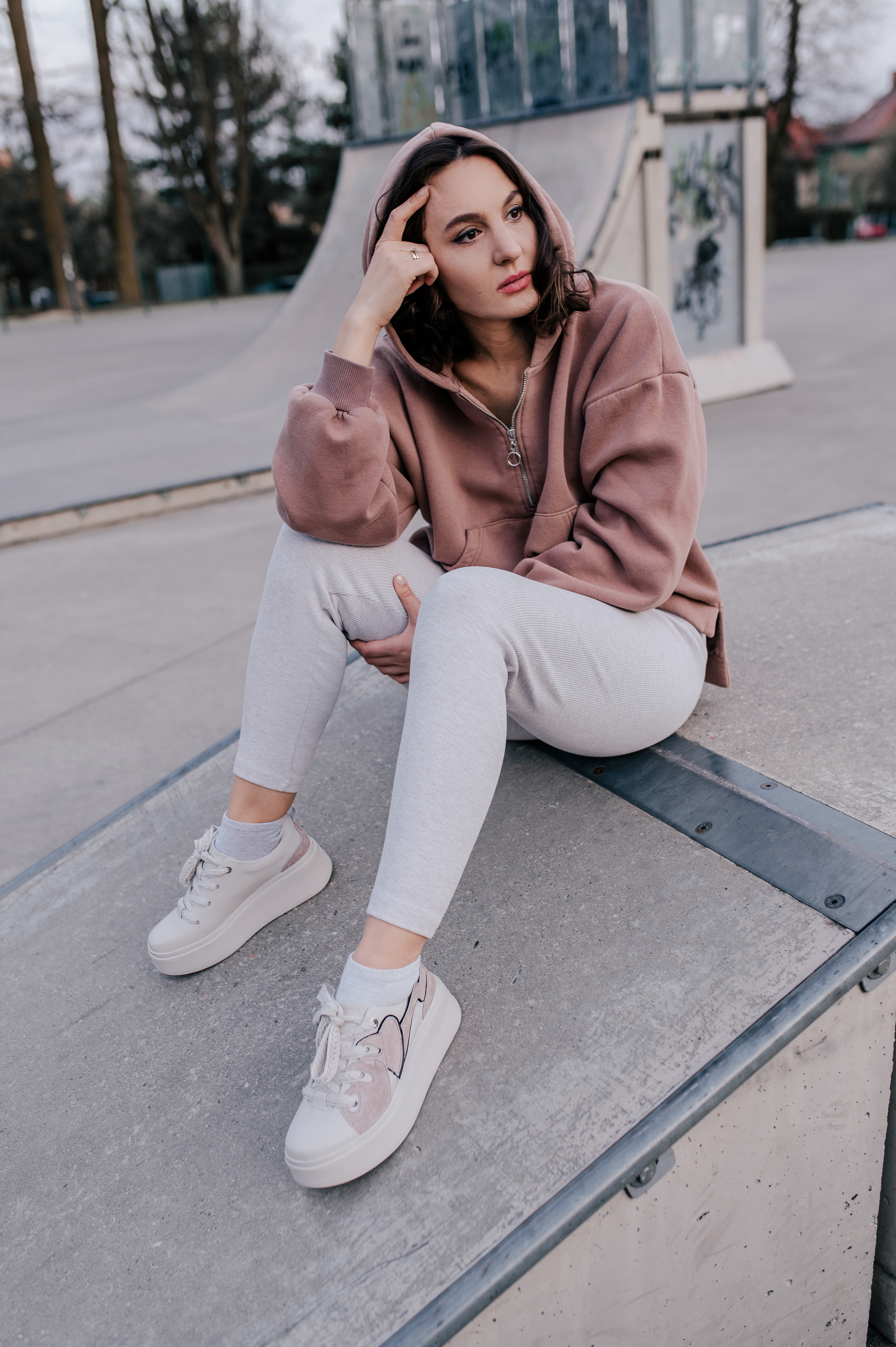 Sneakersy jak nowe: praktyczny przewodnik po czyszczeniu butów sportowych