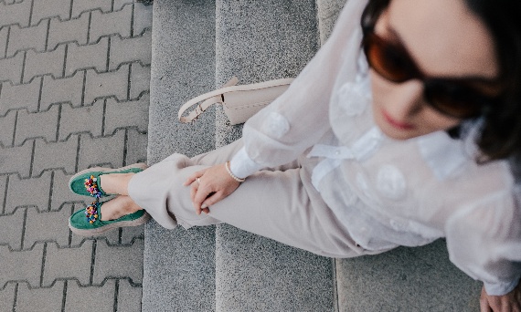 Jakie buty do spodni wybrać wiosną 2026? Przegląd kluczowych trendów